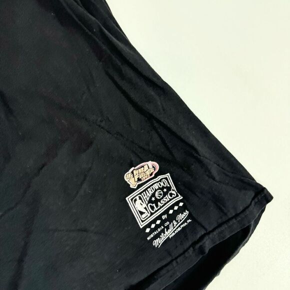 Mitchell & Ness T-Shirt Mens Medium Black Chicago Bulls  Short-Sleeve Crew-Neck - Picture 3 of 9